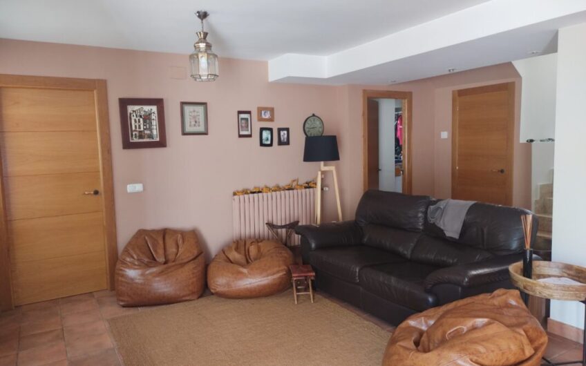 CASA AISLADA EN VENTA. ZIZUR MAYOR