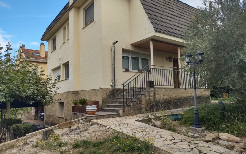 CASA AISLADA EN VENTA. ZIZUR MAYOR